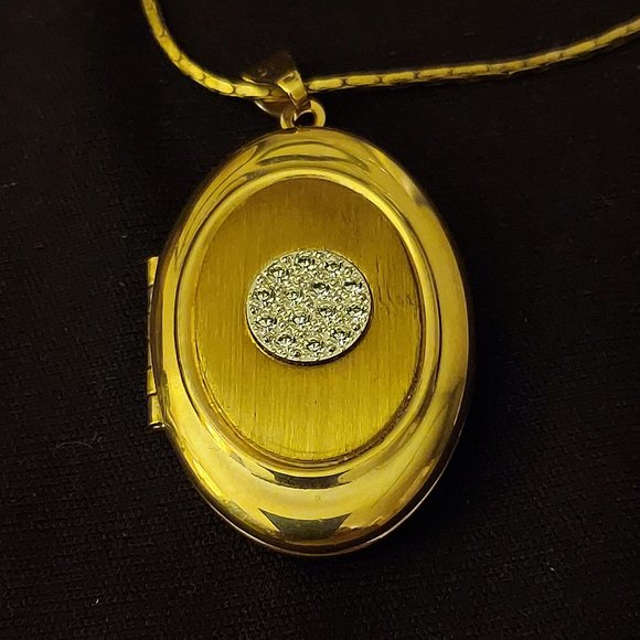 PARKLANE GOLDTONE NECKLACE LOCKET - Picture 4 of 6